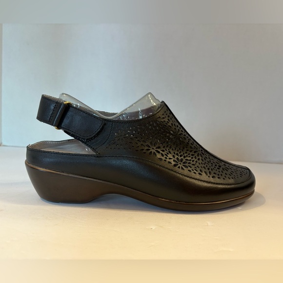 Easy Spirit Dawn black leather lightweight sling back mules size 8 WW NWOT - Picture 3 of 11